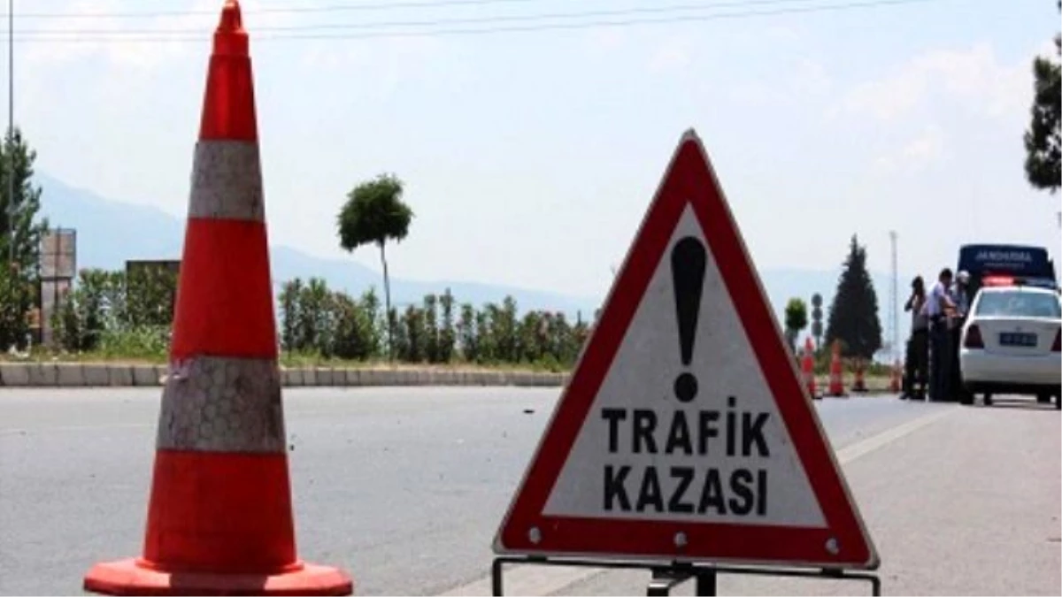 Trafik Kazasında 1 Kişi Öldü, 1\'i Ağır 2 Kişi Yaralandı