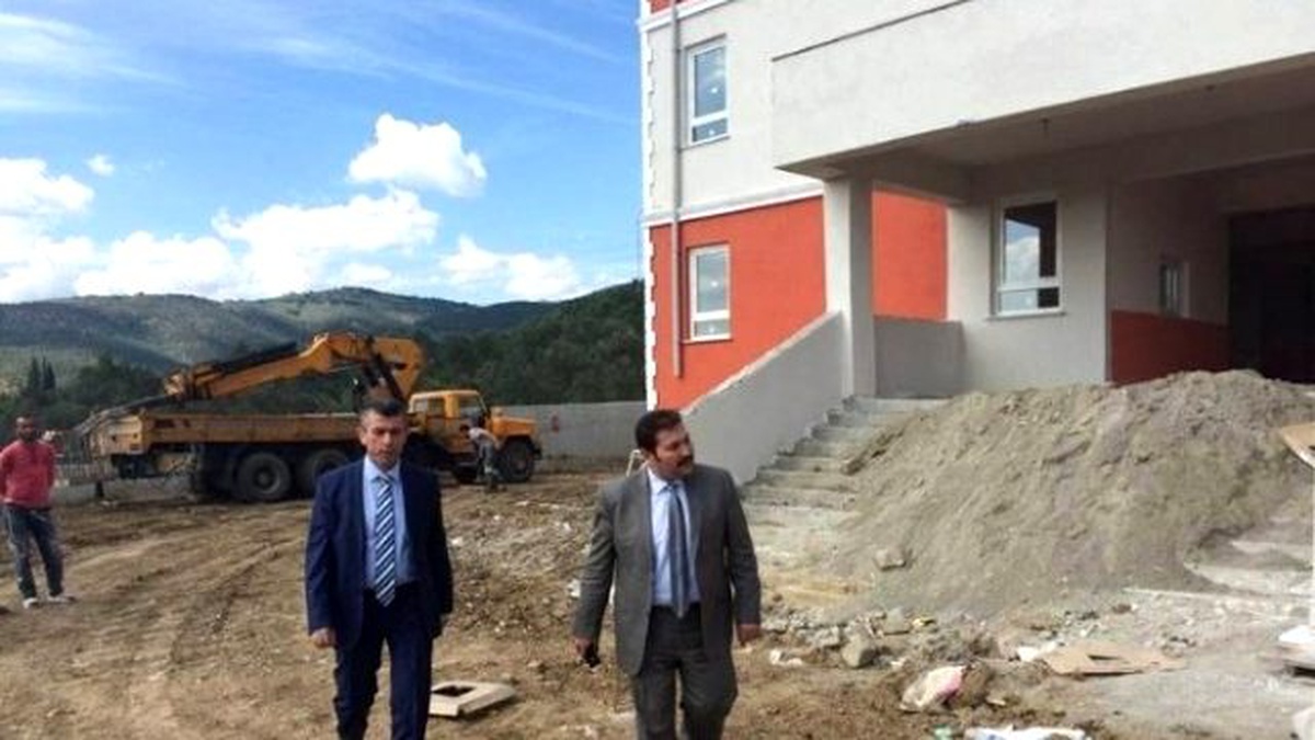 Yapılan Okulları Ziyaret Ettiler