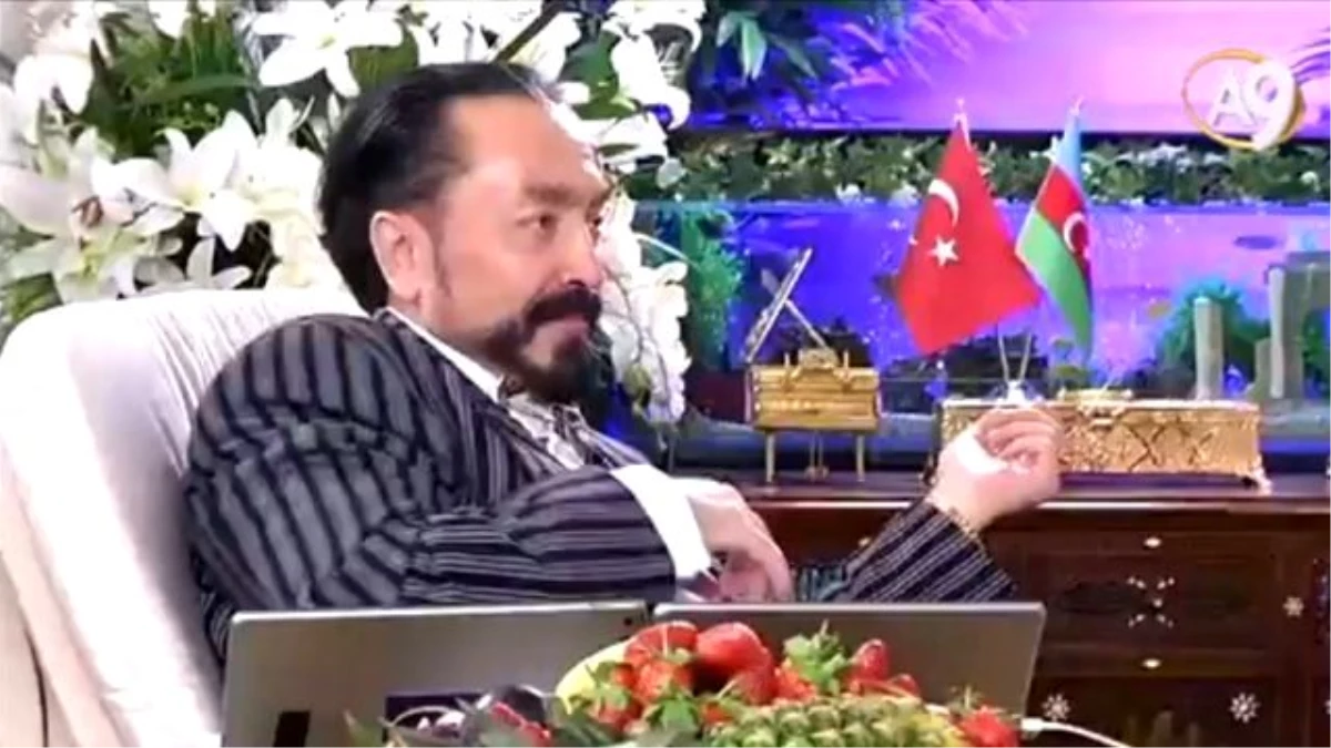 Adnan Oktar'ın Son Kediciği Başını Döndürdü