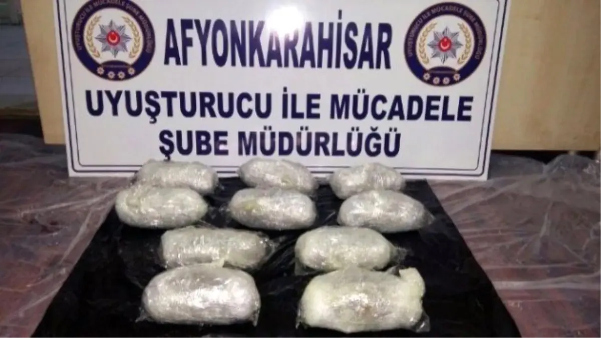 Afyonkarahisar\'da 2 Kilo 665 Gram Esrar Ele Geçirdi