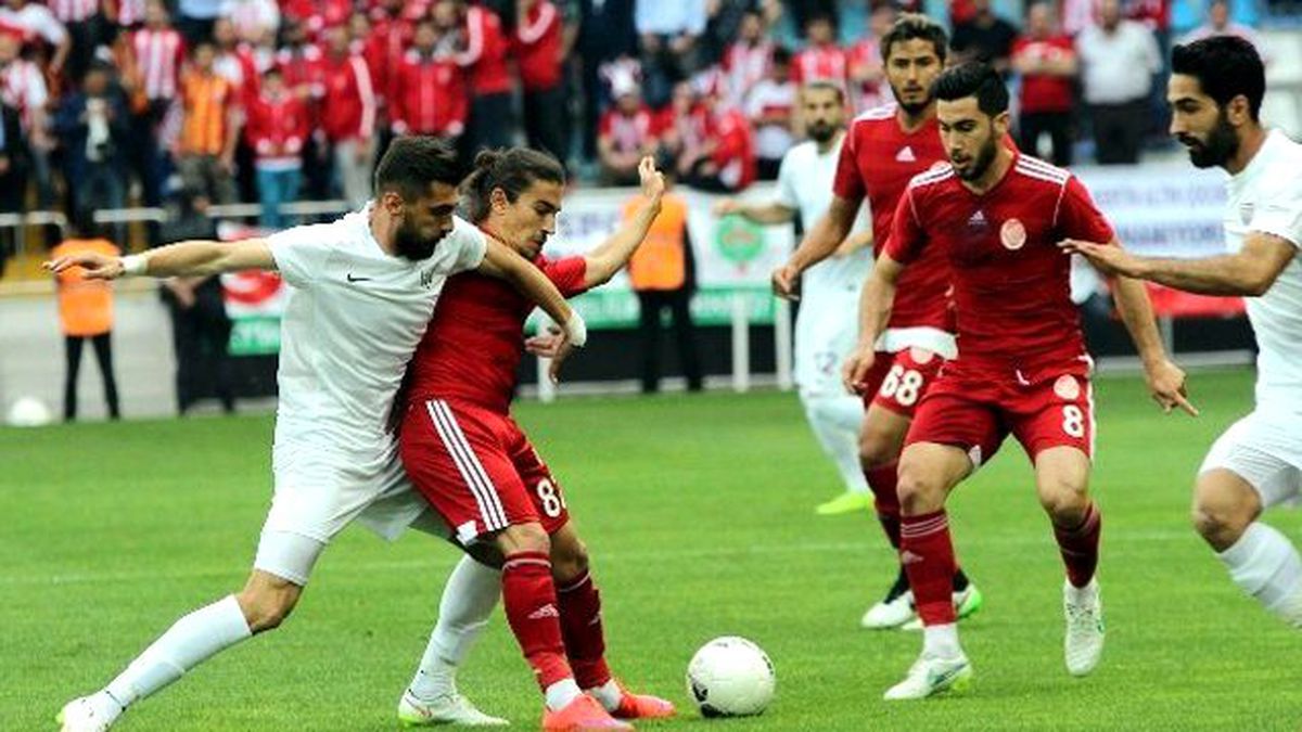 Bandırmaspor, Gümüşhanespor'u 2-0 Yenerek PTT 1. Lig'e Yükseldi