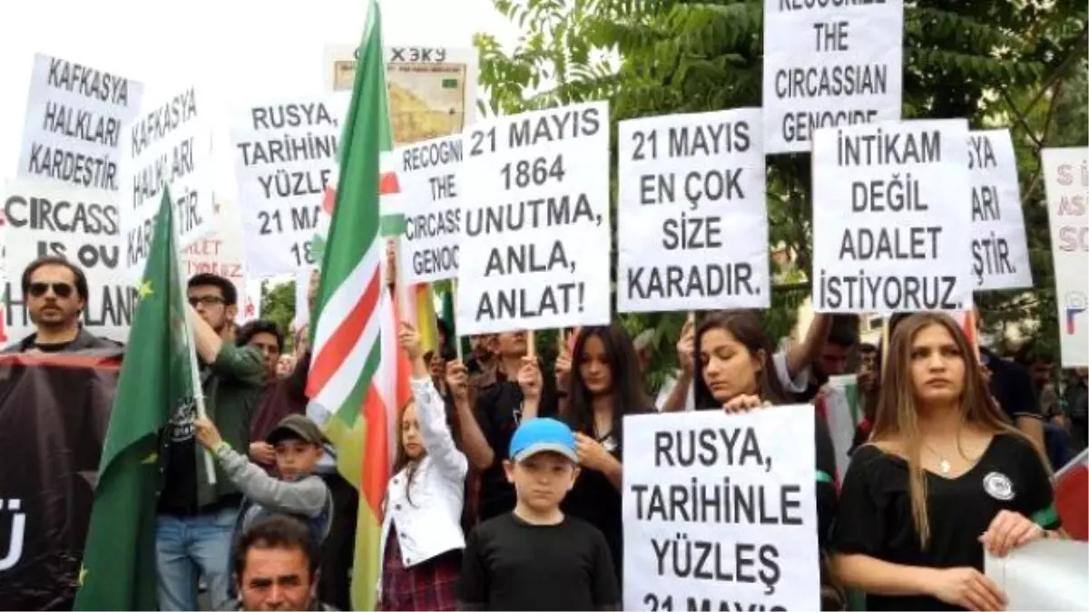 Çerkezler Rusya\'yı Protesto Etti