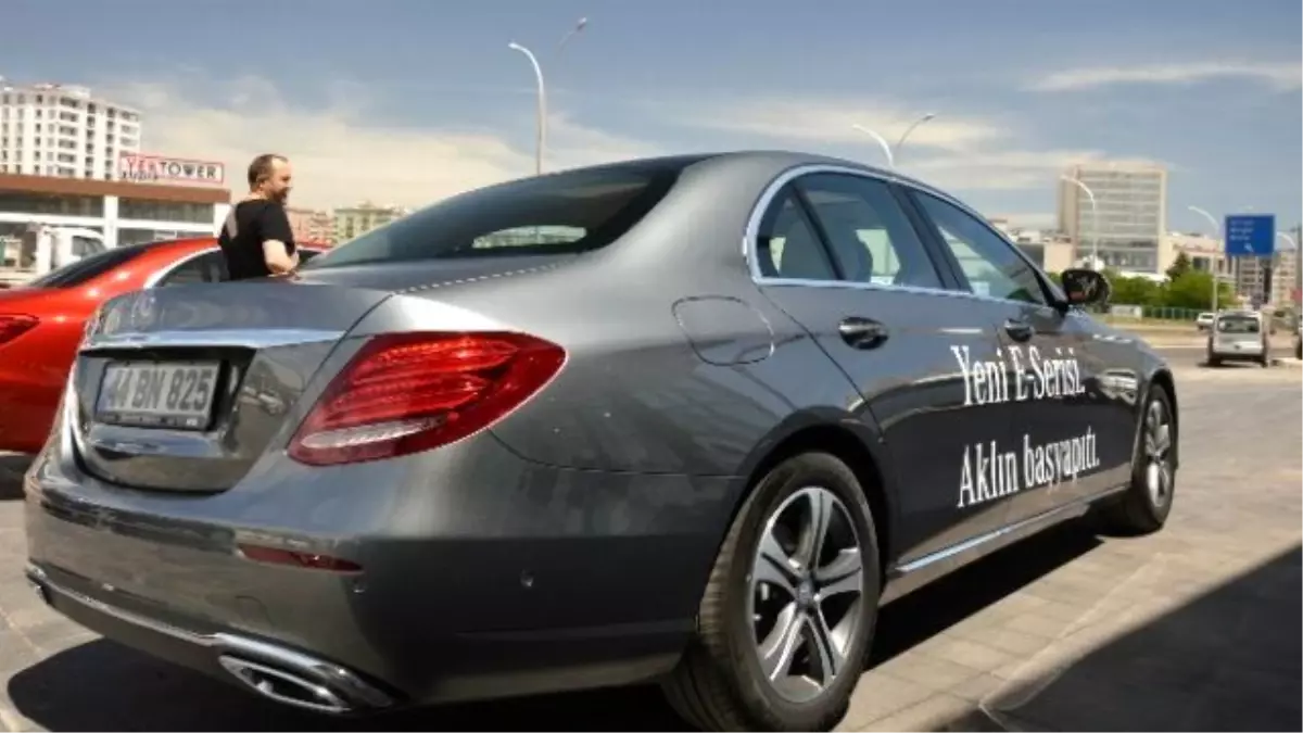 Diyarbakırlılar Mercedes\'in Yeni E Serisini Denedi