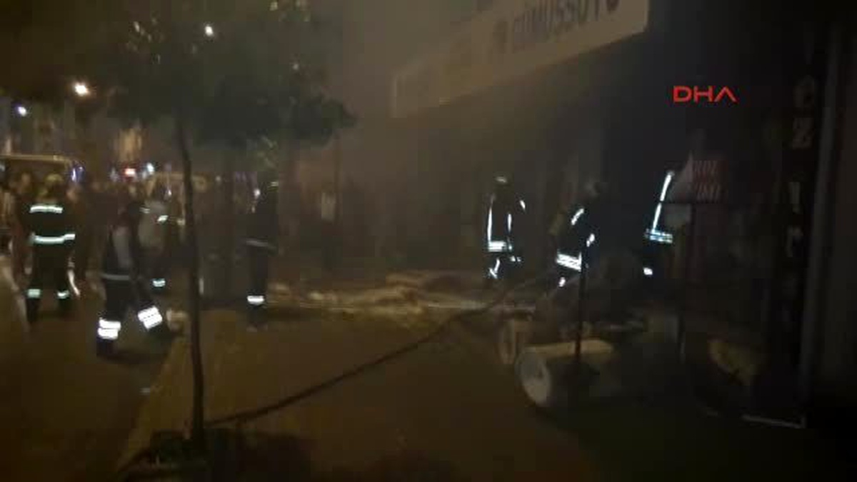 Edirne İşyerinin Yanışını Gözyaşlarıyla İzledi