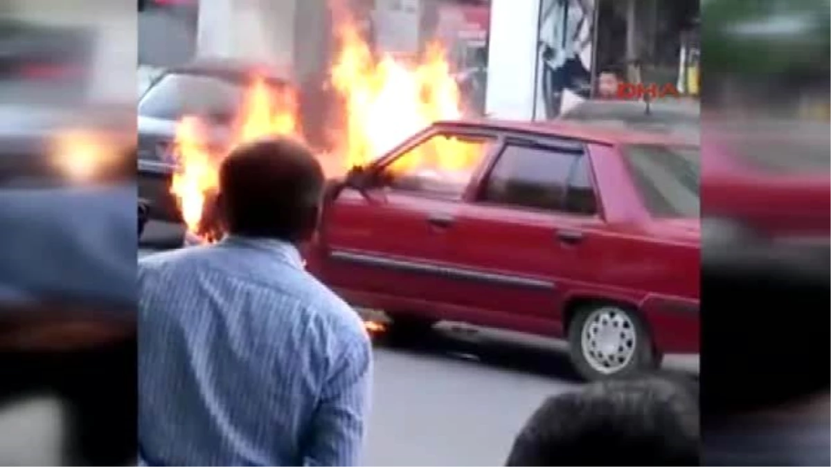 Kahramanmaraş?ta Seyir Halindeki Otomobil Alev Aldı