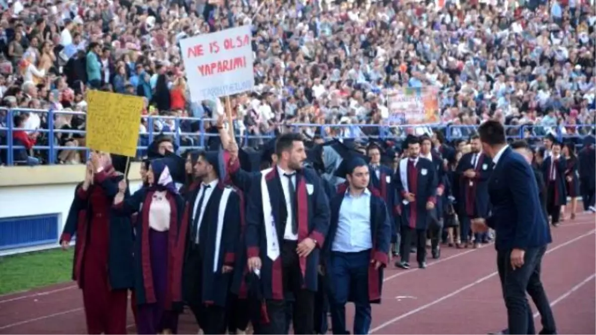 Karabük Üniversitesi\'nde Mezuniyet Coşkusu