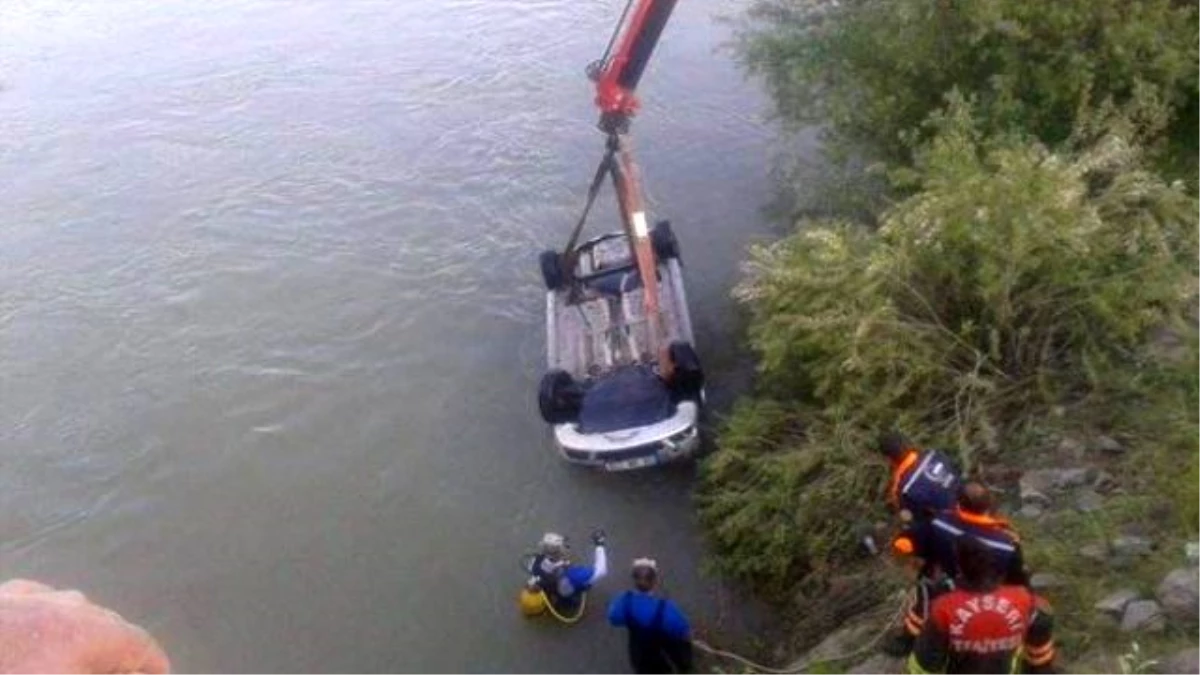 Kızılırmak Nehri\'ne Otomobil Düştü: 3 Ölü