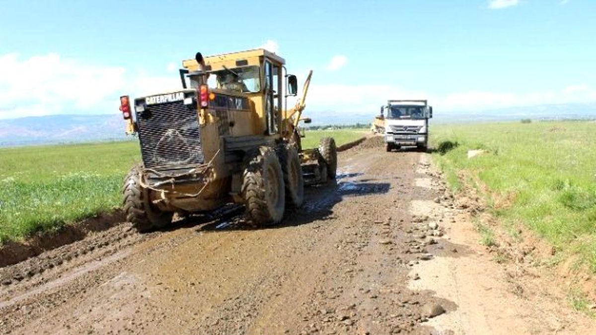 Muş\'ta Stabilize Yol Çalışmaları