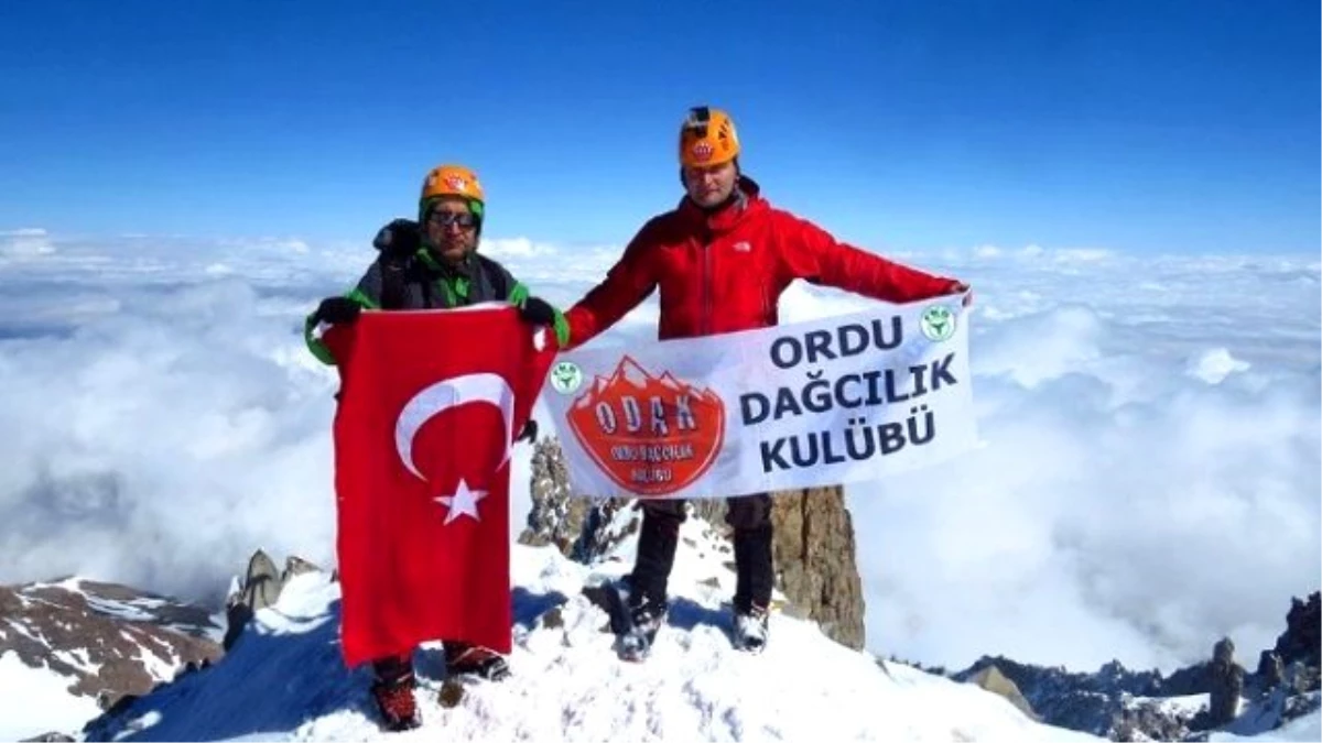 Ordulu Dağcılar Erciyes Zirvesinde