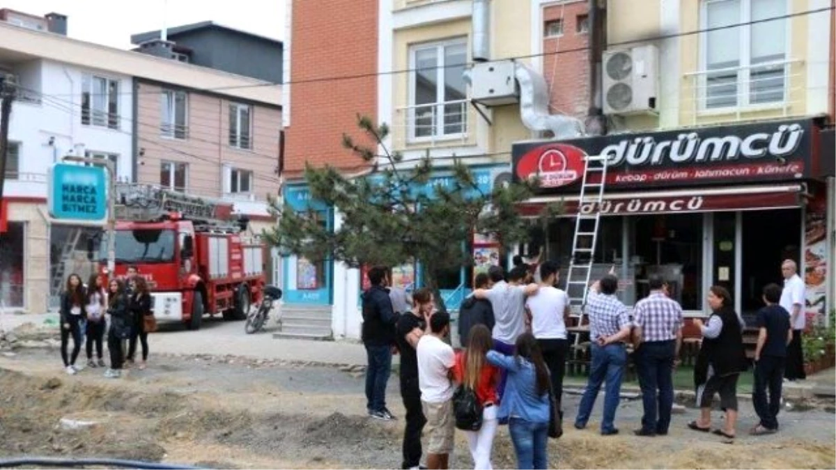 Restorantta Çıkan Yangın Mahalleliyi Sokağa Döktü