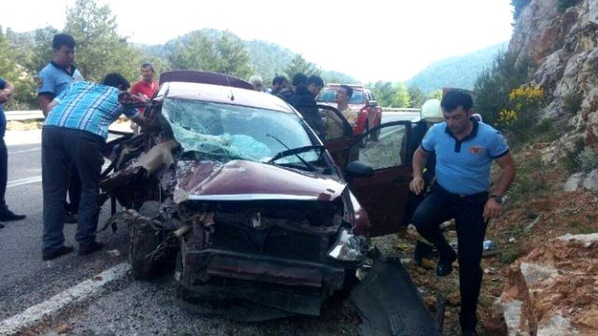 Seydikemer\'de Trafik Kazası: 1\'i Ağır 3 Yaralı
