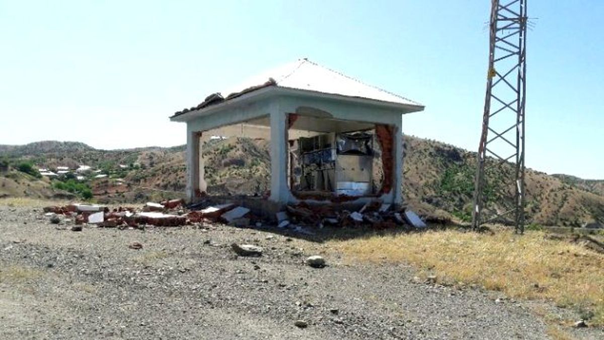Teröristler 3 Köyün Elektriğini Kesti
