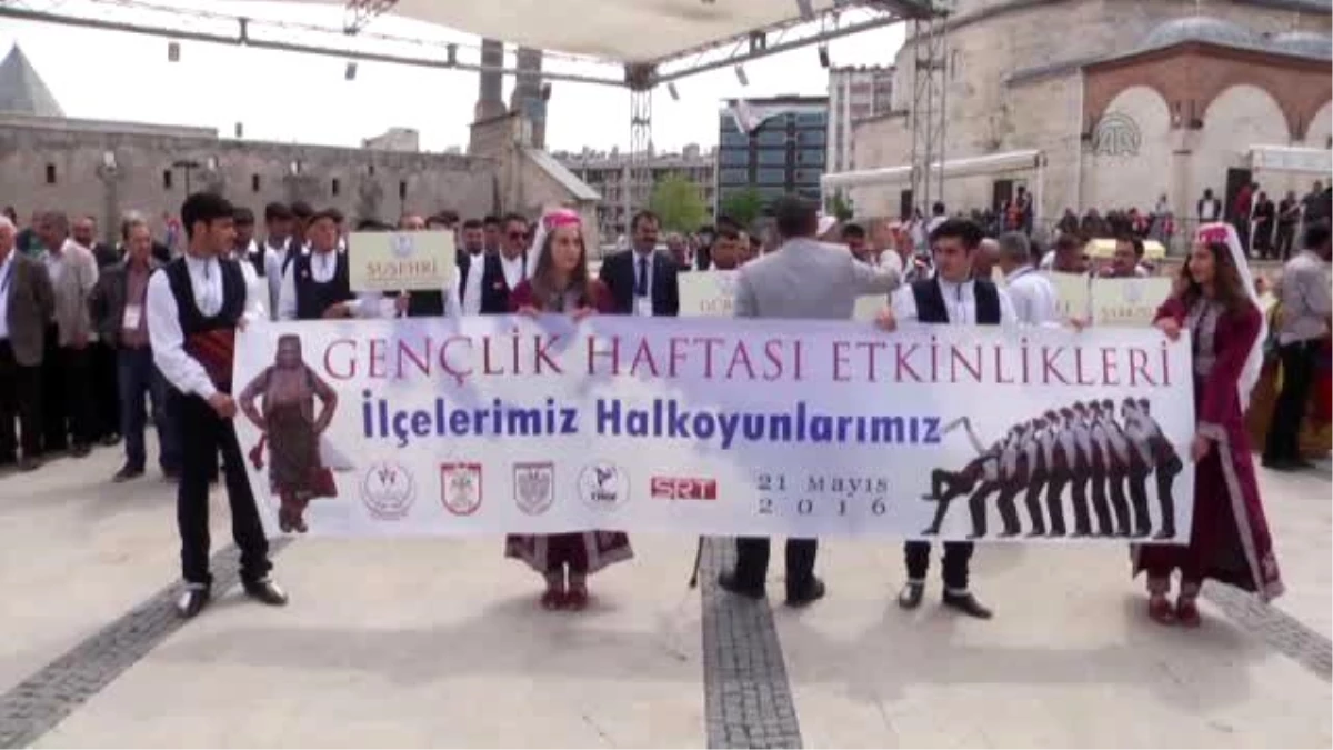 Yaşlılardan Gençlik Haftası\'nda Halk Oyunu Gösterisi - Sivas