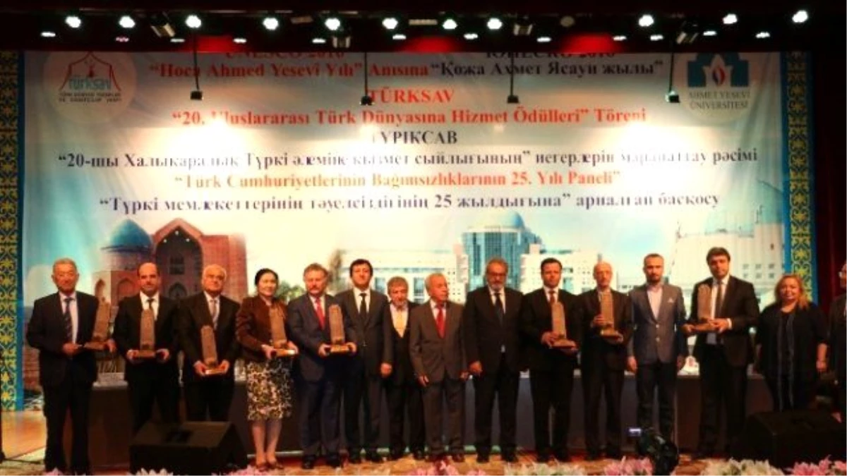 Ahmet Yesevi Üniversitesi Mütevelli Heyet Başkanına Türksav Türk Dünyasına Hizmet Ödülü Verildi