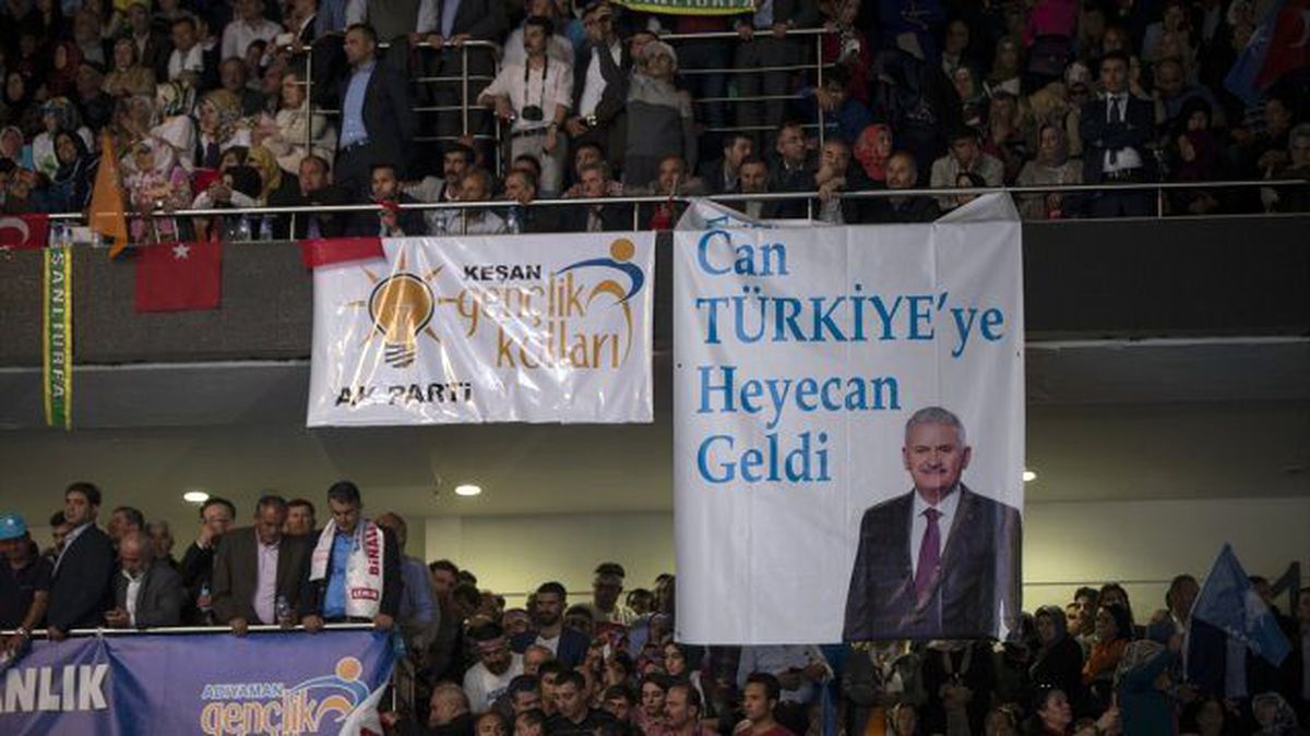 AK Parti Kongresi'nde Dikkat Çeken Pankartlar