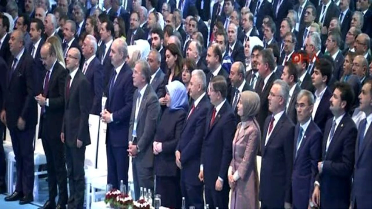 AK Parti Kongresinde Erdoğan\'ın Mesajı Okunurken Salon Ayağa Kalktı
