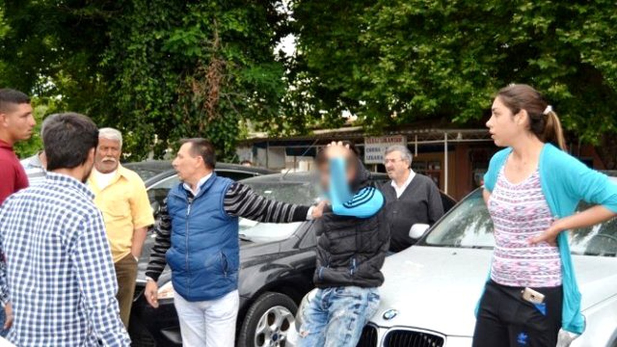 Apartmandan Ayakkabı ve Bir Elektrikli Bisiklet Çalmaya Çalışan 2 Genç Yakalandı