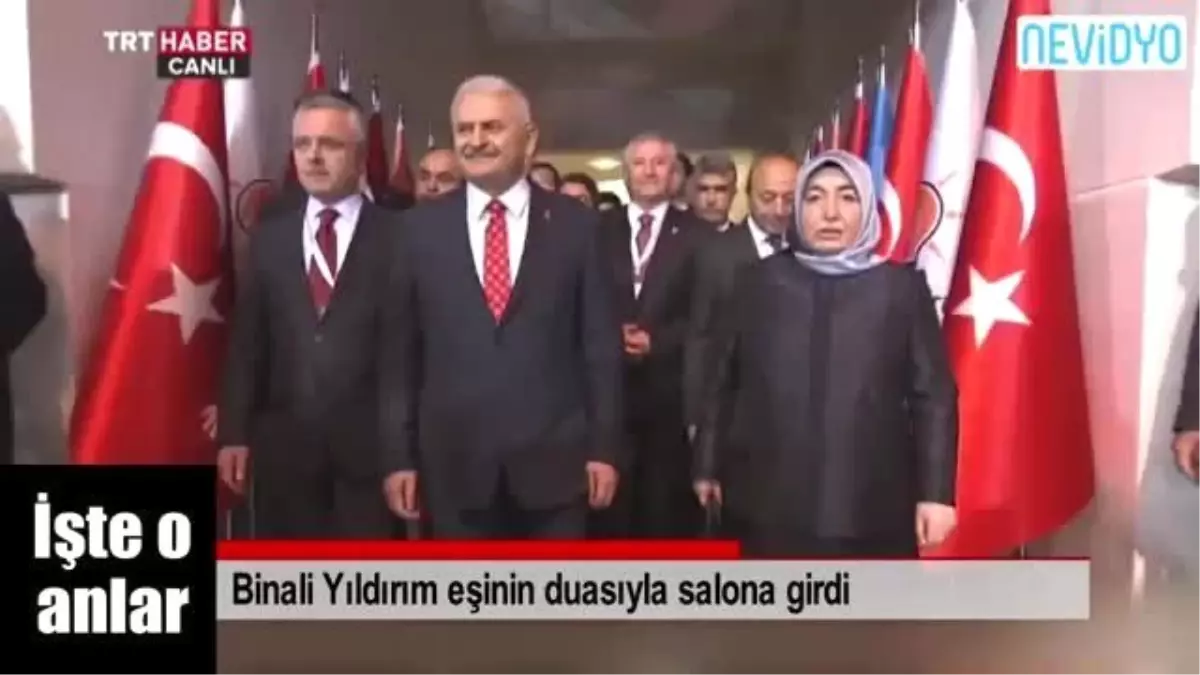 Binali Yıldırım ve Eşi Salona Girerken Dikkat Çeken Ayrıntı