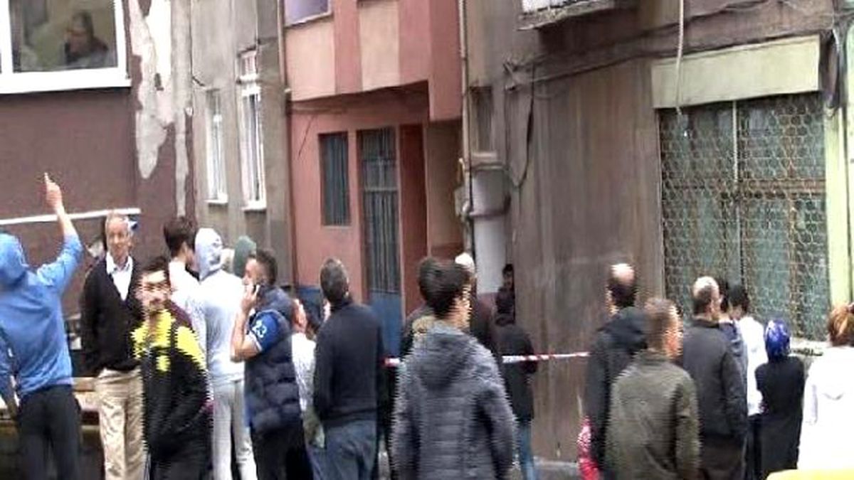 Düğün Eğlencesinde Sıkılan Kurşun Balkondaki Kadını Öldürdü
