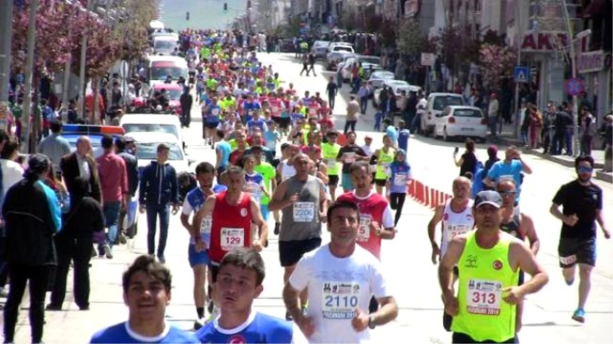 Erzurum\'da Uluslararası Yarı Maraton ve Nenehatun Halk Yürüyüşü