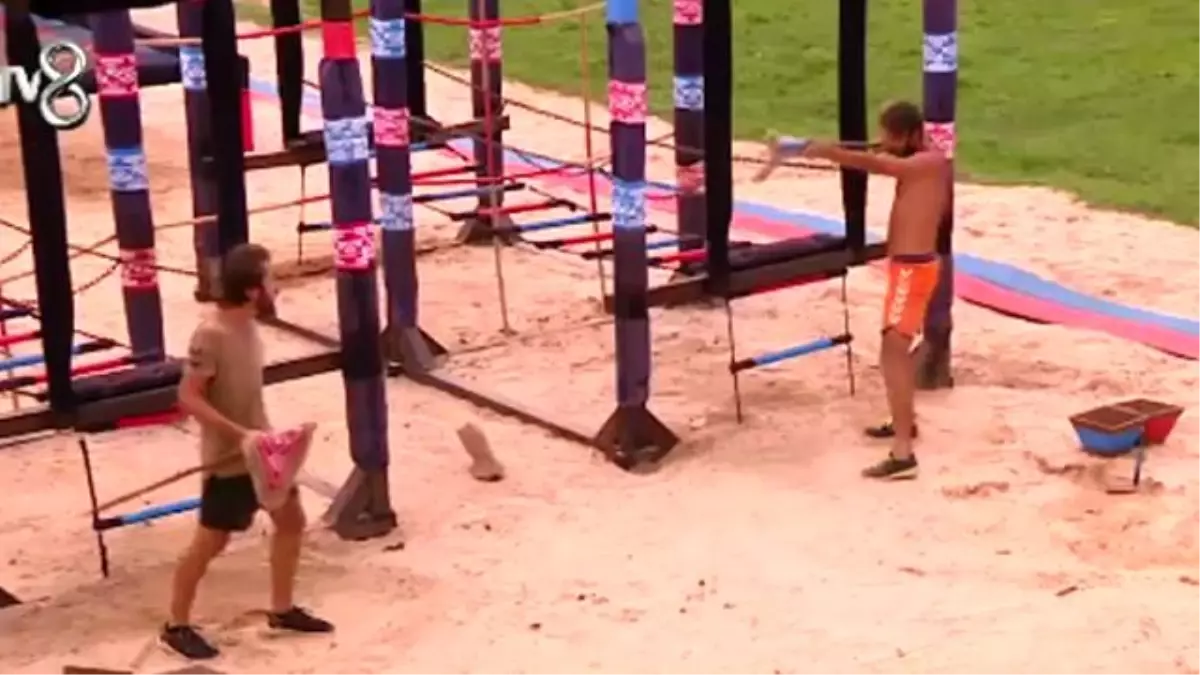 İki Takım Arasında Bayrak Krizi Çıktı! İşte O Gergin Anlar...
