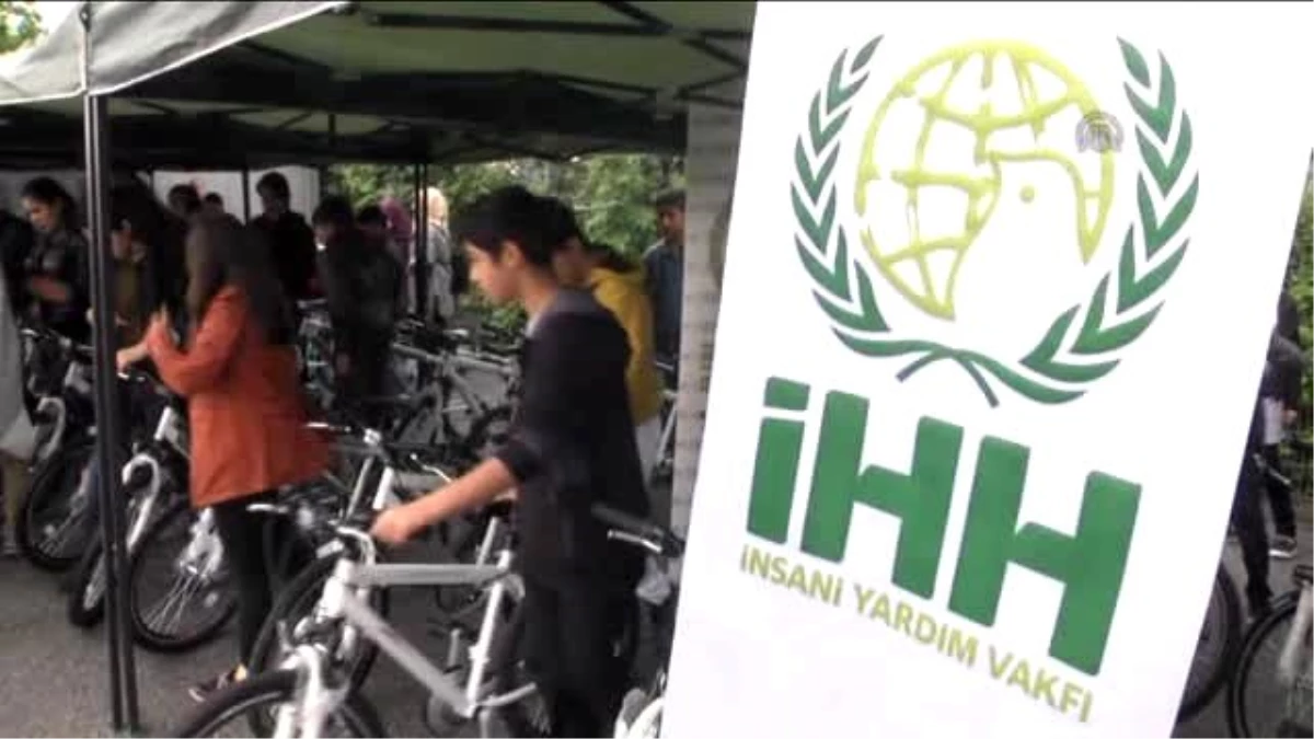 Kenan Sofuoğlu\'ndan Yetim Çocuklara Bisiklet