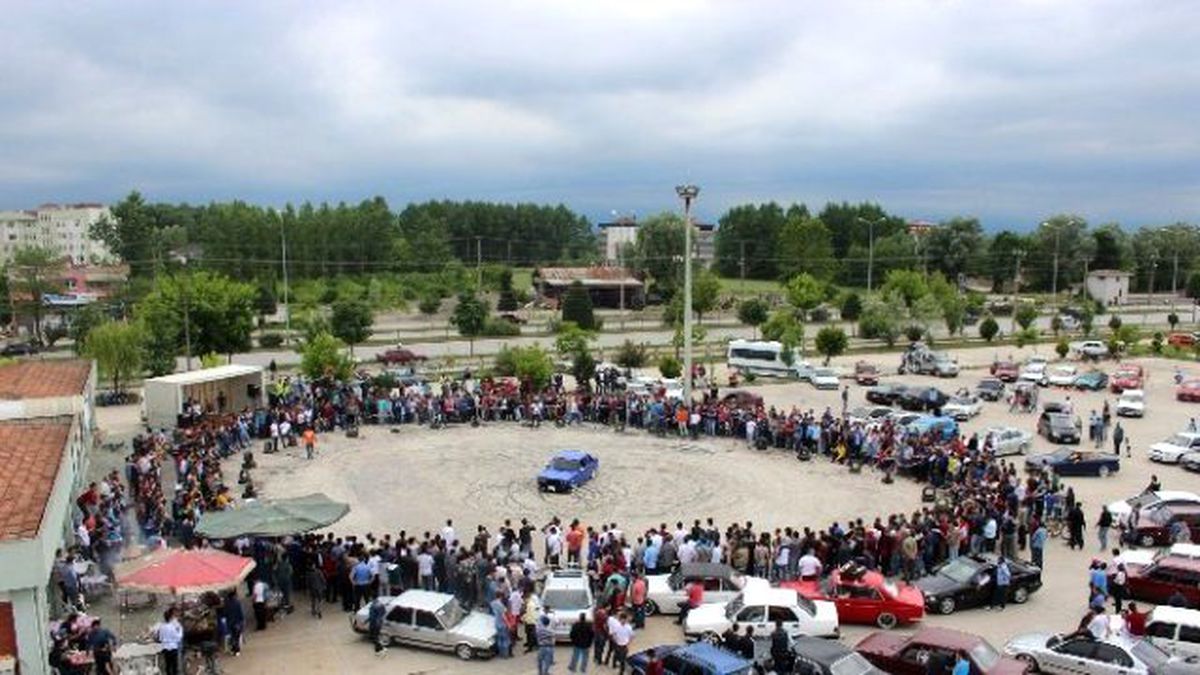 Modifiye Araç Sahipleri Çarşamba\'da Buluştu