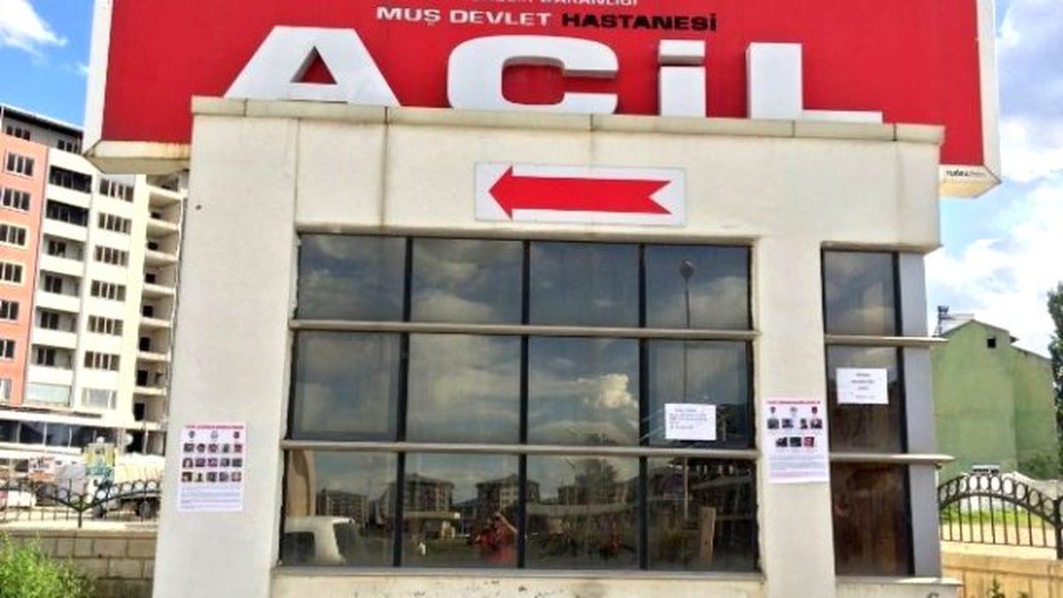 Muş\'ta Ödüllü Teröristler İçin Afiş Asıldı