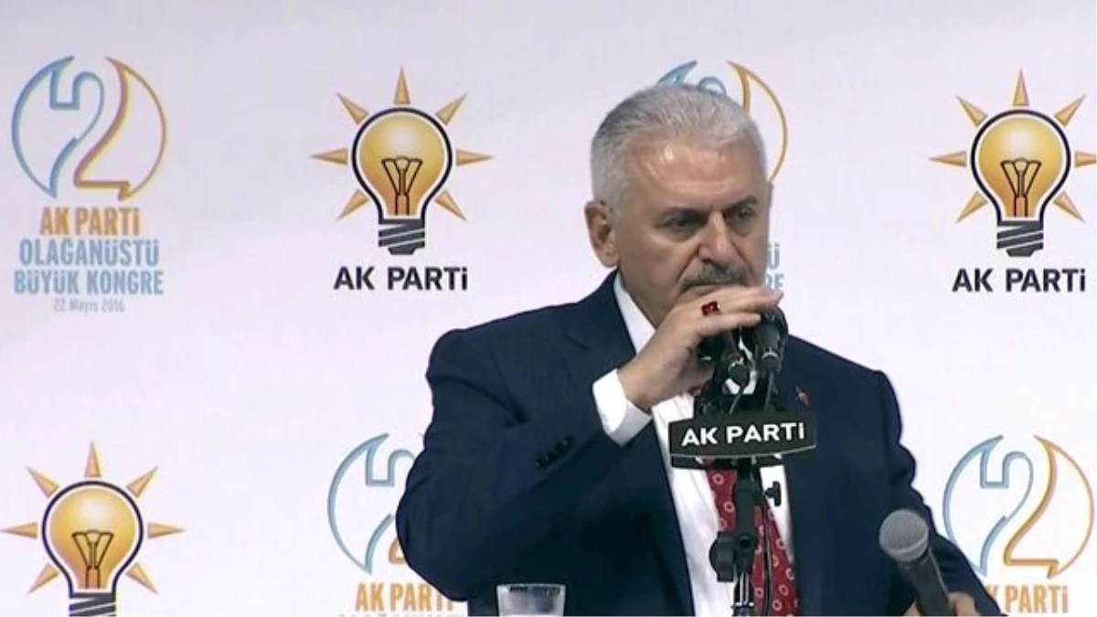 Sesi Kısılan Binali Yıldırım AK Parti Kongresinde Zor Anlar Yaşadı