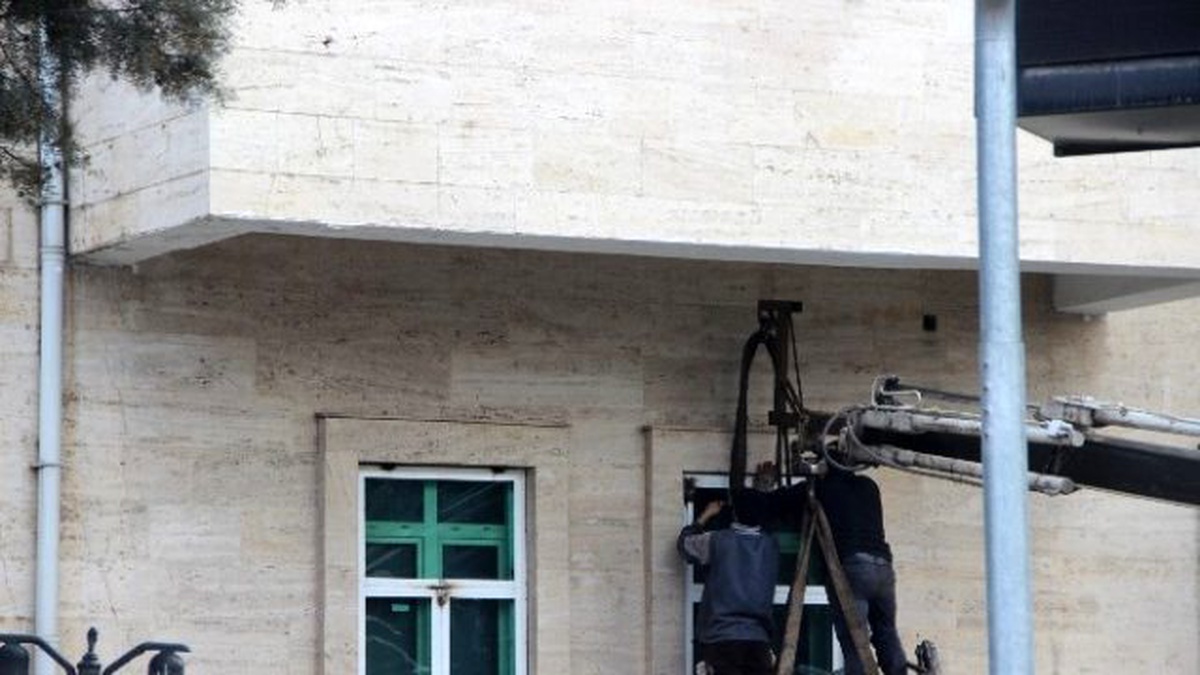 Valilik Binasına Kurşun Geçirmez Cam Takıldı
