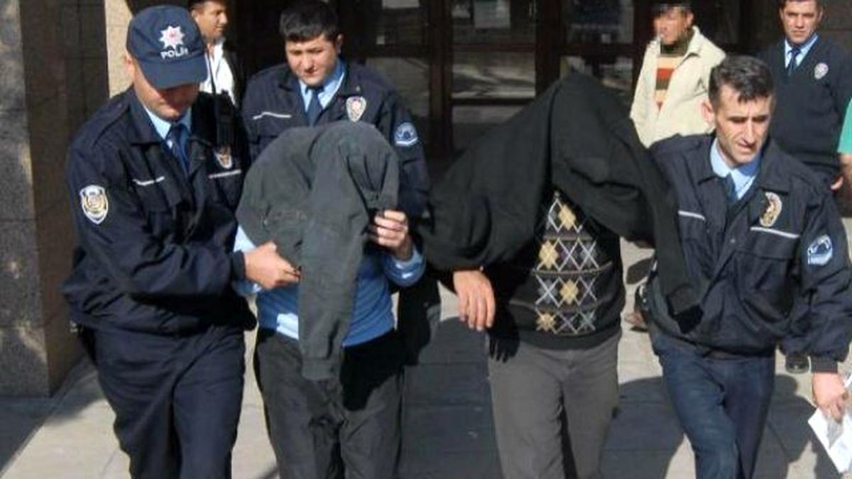 Yargıtay, Tecavüzcülere Verilen Cezayı Az Buldu