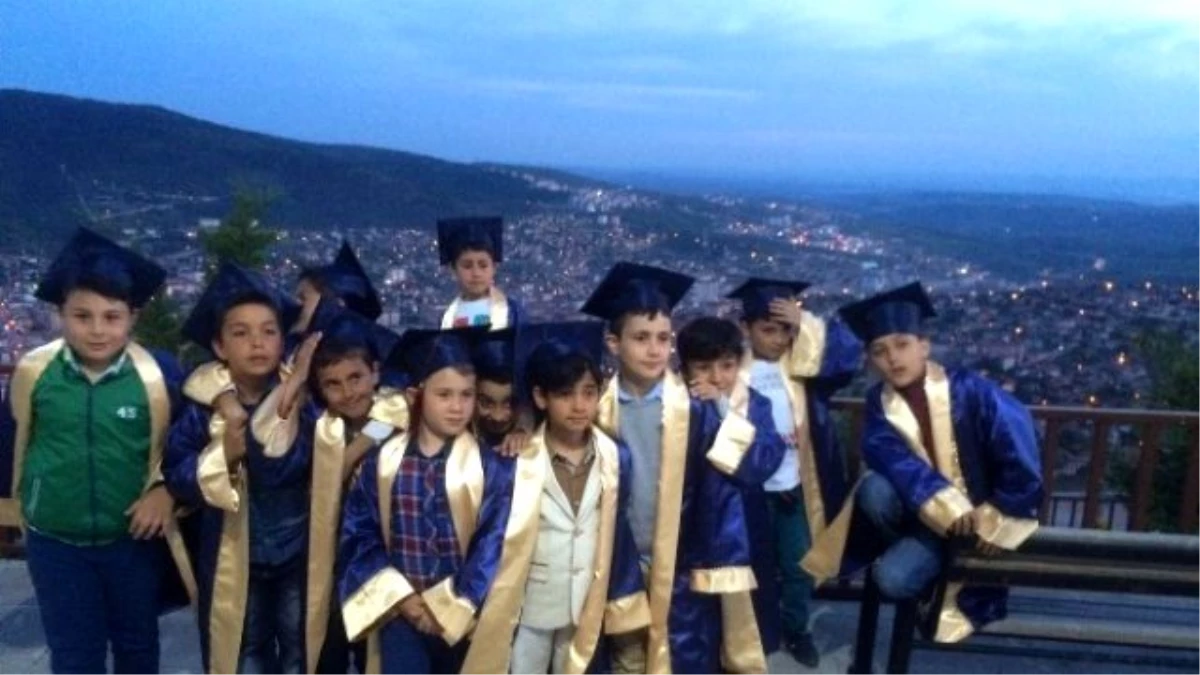 Yozgat Milli Eğitim Vakfı 4-d Sınıfı Öğrencileri Mezuniyet Sevinci Yaşadı