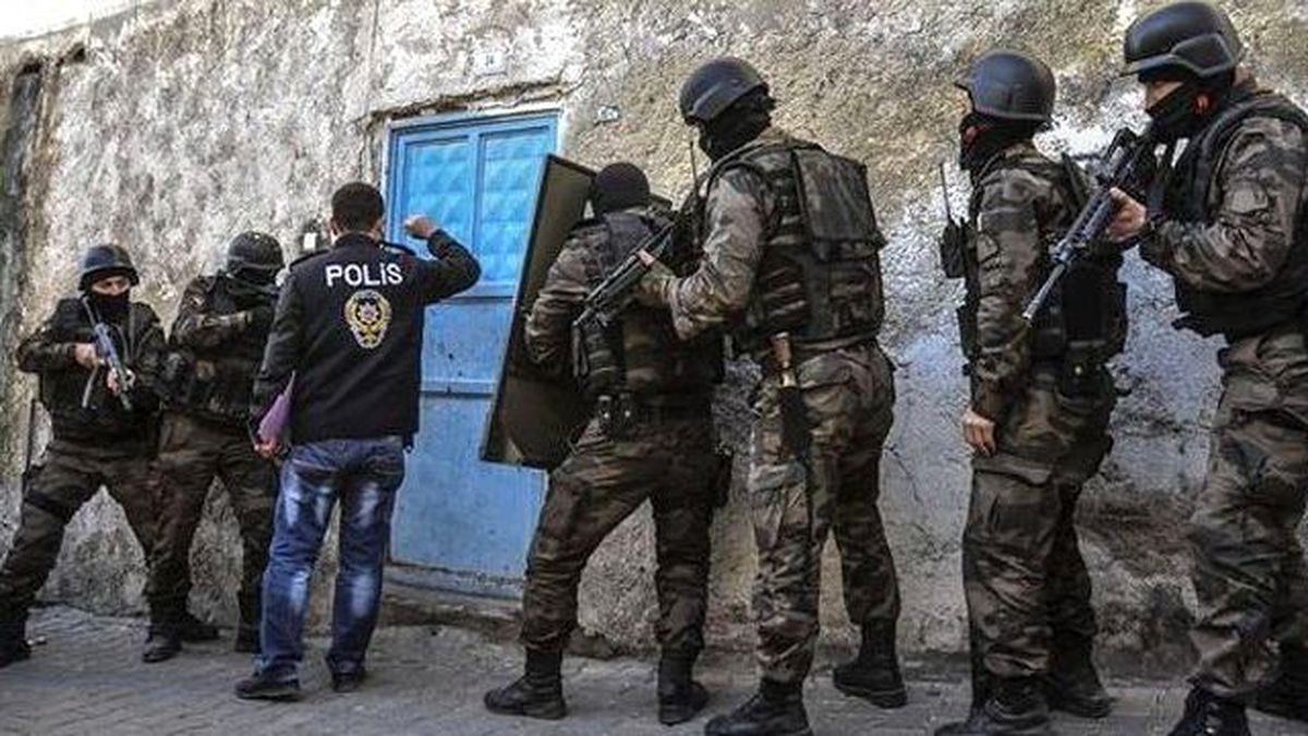Gaziantep\'te Kendini Patlatan Canlı Bombanın Evine Operasyon