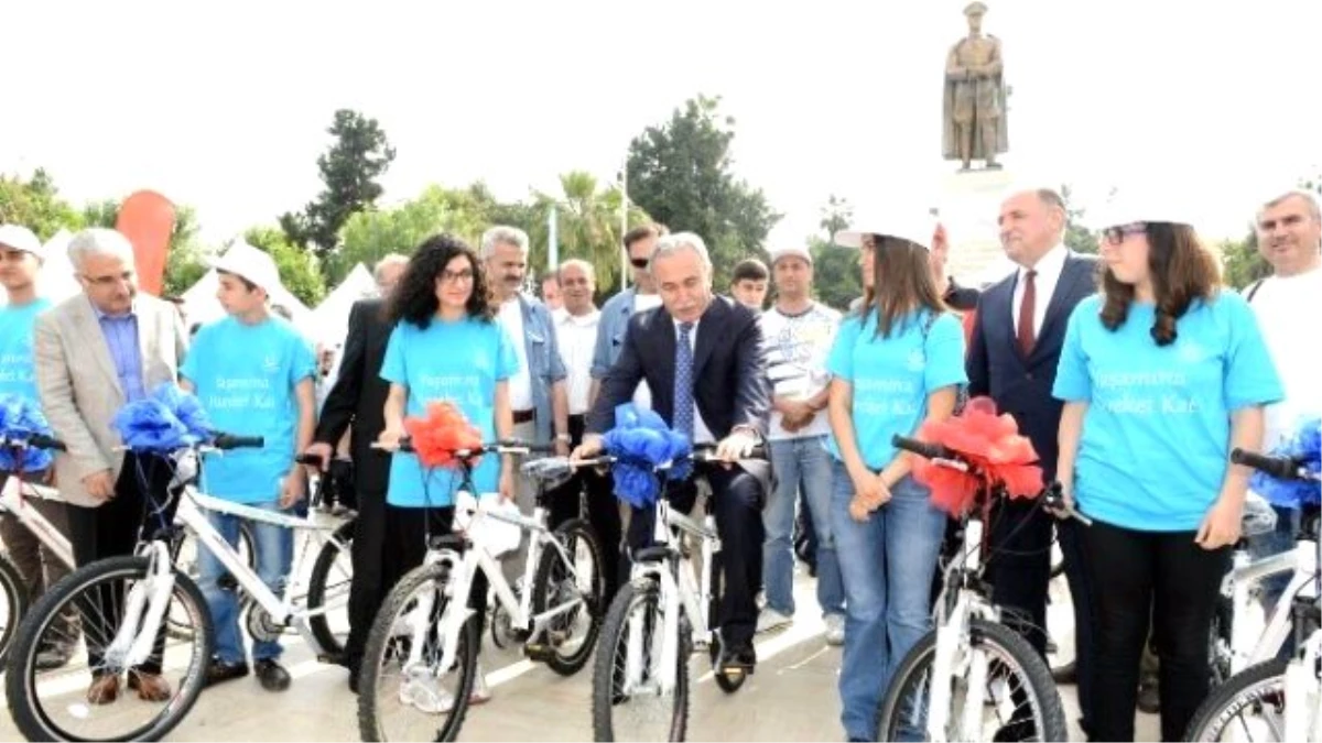Adana\'da Bin 208 Öğrenciye Bisiklet Dağıtıldı
