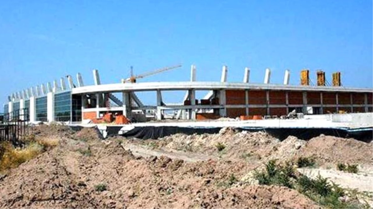 Akhisar Arena\'nın Yapımı, Gençlik ve Spor Bakanlığı\'na Devredildi