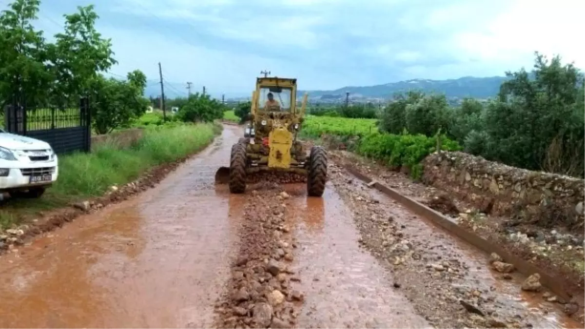 Alaşehir Belediyesinden Yağmur Mesaisi