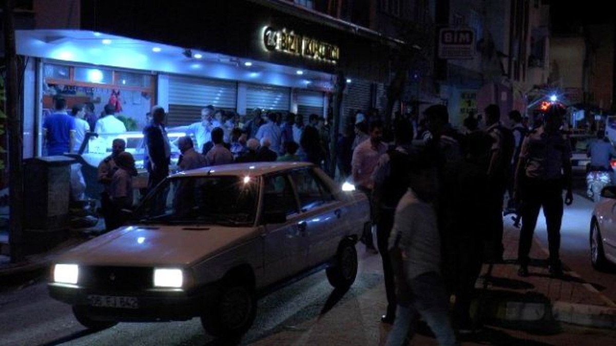 Çay Bardağı Kavgasında 4 Kişi Yaralandı