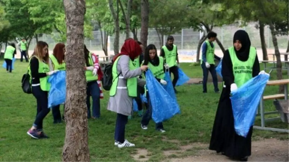 Gençlerden Temizlik Harekatı