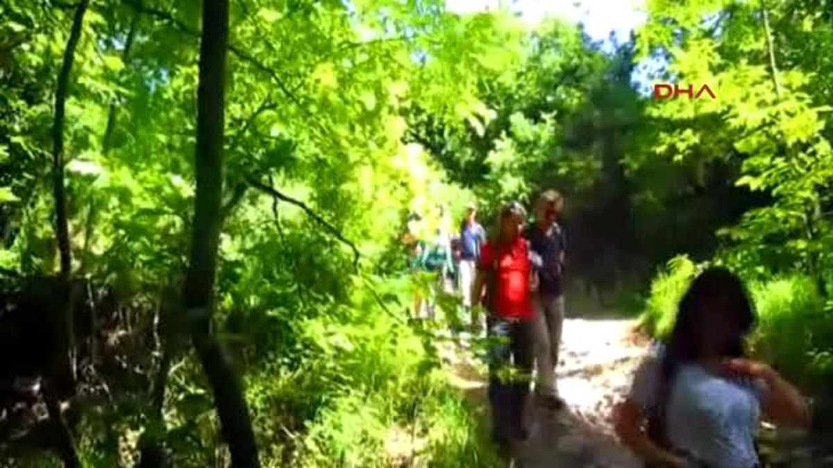 Kazdağları\'nda Buz Gibi Suda Yüzdüler