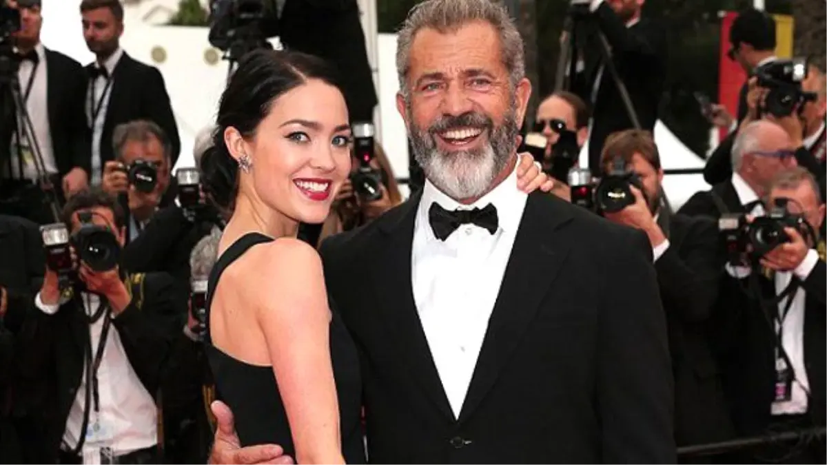 Mel Gibson, Çıtır Sevgilisiyle Kırmızı Halıda Mutluluk Pozları Verdi