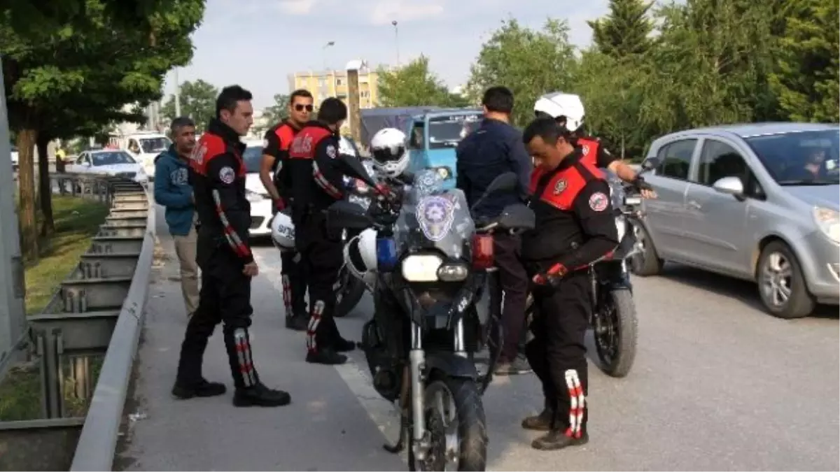 Polis Motosikleti Kaza Yaptı: 1 Polis Yaralı