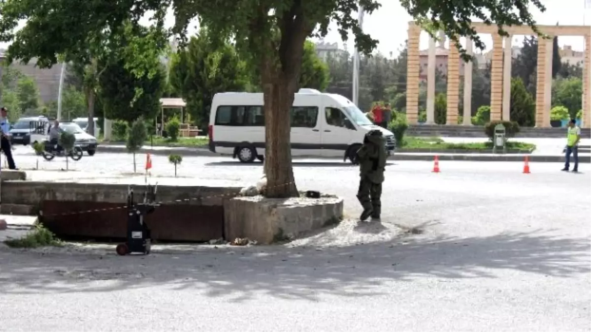 Polisin, Şüpheli Paket Hassasiyeti Sürüyor