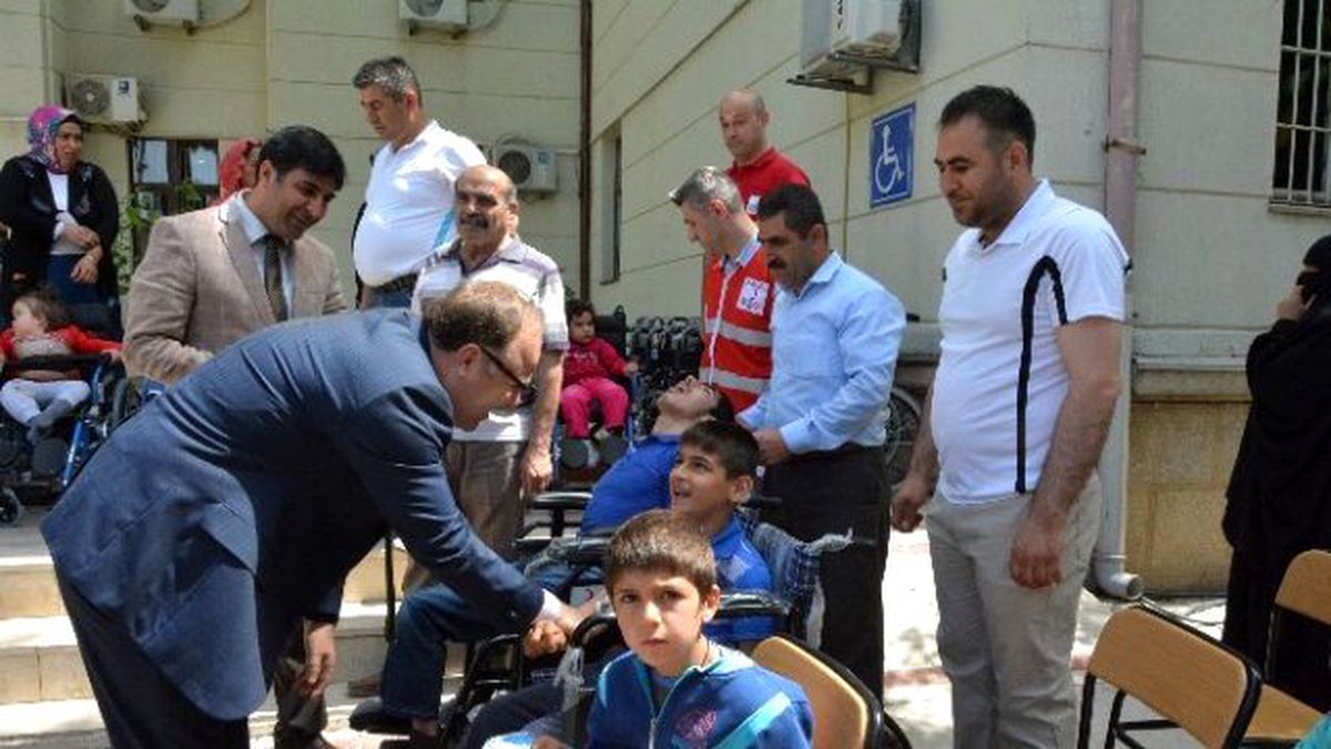Siirt\'te Bedensel Engelli 30 Kişiye Tekerlekli Sandalye Dağıtıldı