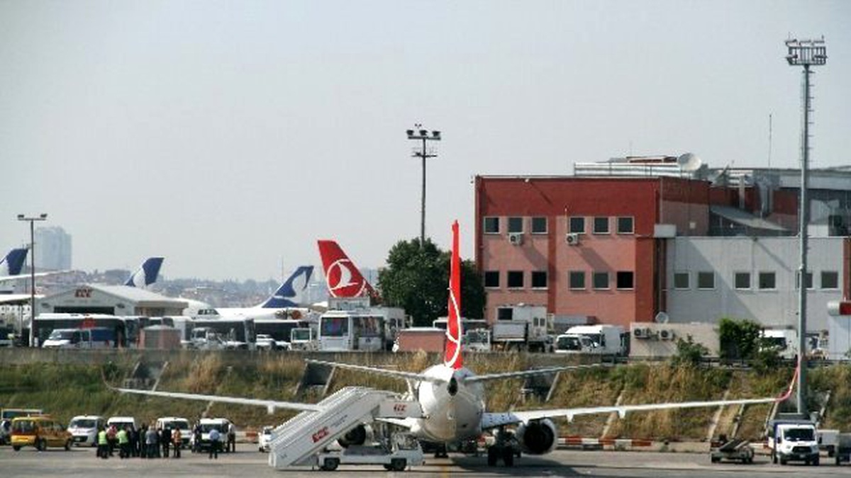 THY Uçağında Bulunan \'Bomba\' Yazılı Not Paniğe Neden Oldu