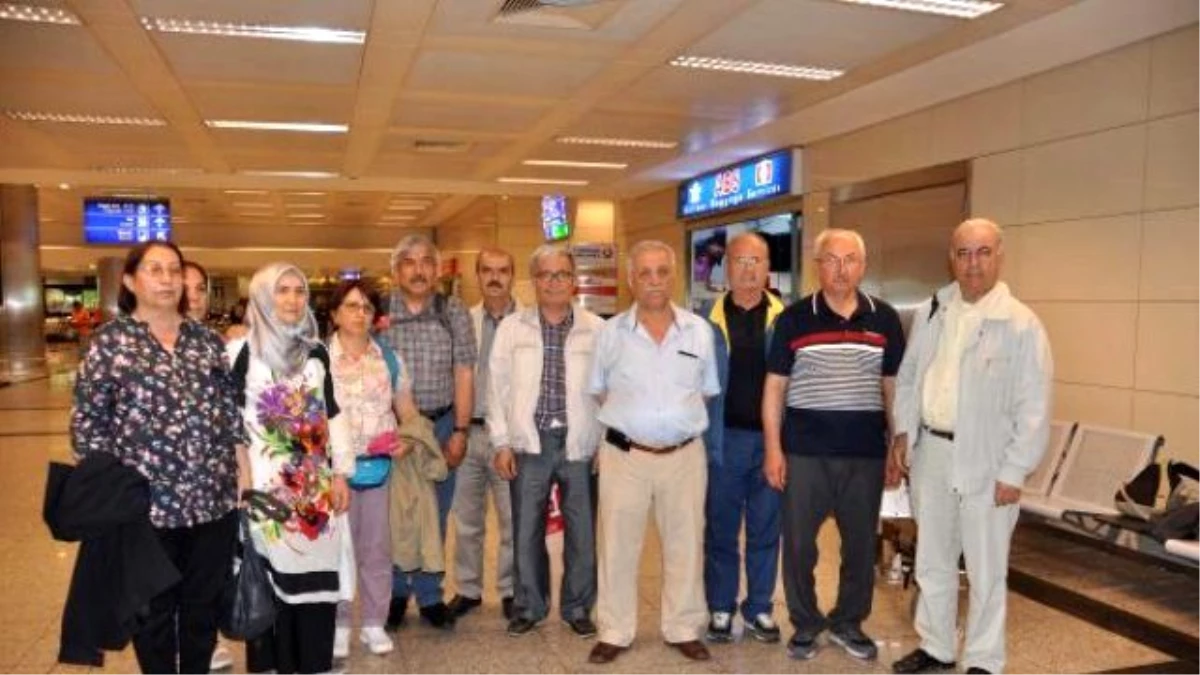 Turistik Amaçla Urumçi\'ye Giden Emekli Akademisyenler: Sınır Dışı Edildik