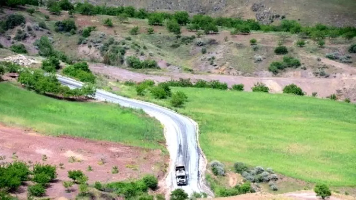 5 Mahallenin Yolu Asfaltlanıyor