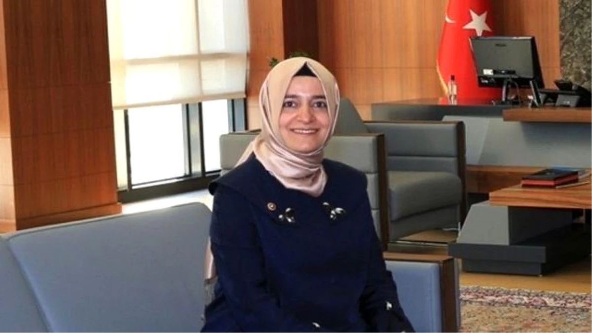 Bakan Fatma Betül Sayan Kaya'nın Kim Olduğunu Merak Eden İnternete Girdi