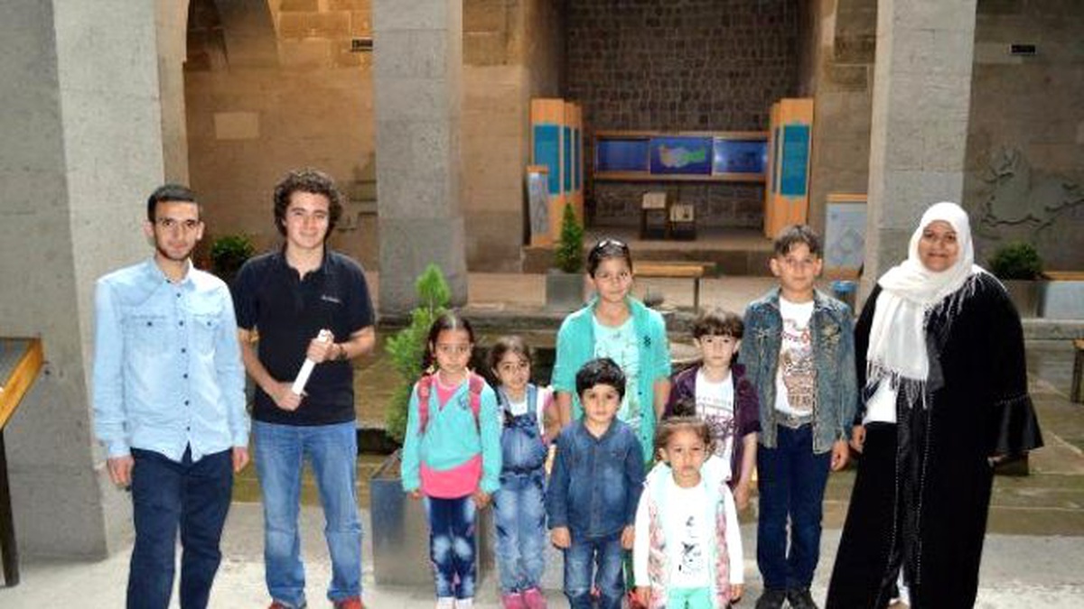 Agü\'den, Suriyeli Sığınmacıların Sorunlarına \'Kültürel\' Yaklaşım