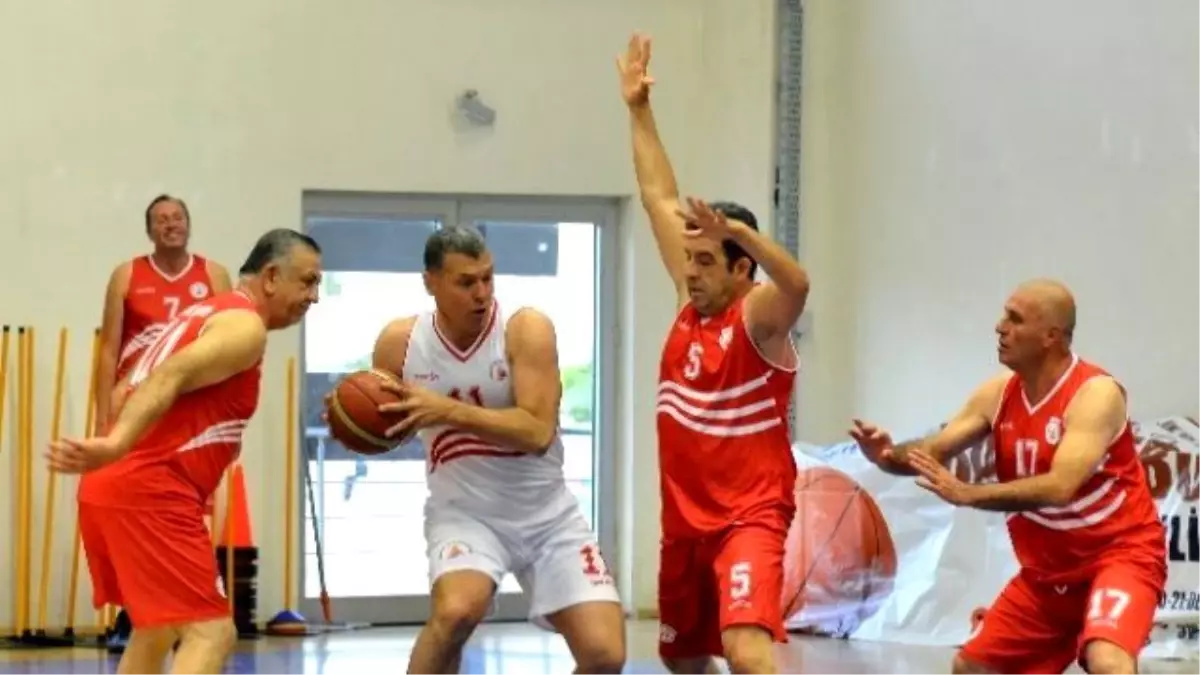 Antalya\'da Potanın Dostlarından Basketbol Şöleni