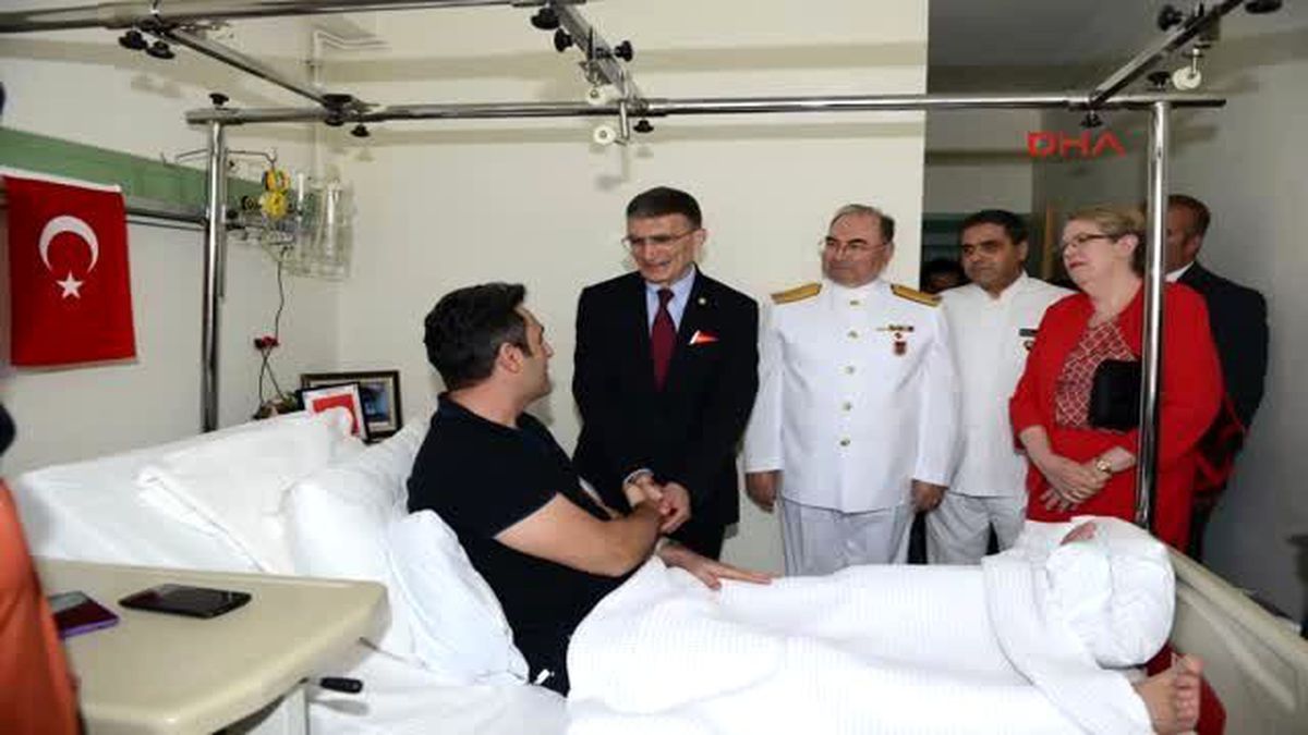 Aziz Sancar, GATA\'da Tedavi Görmekte Olan Asker ve Polisleri Ziyaret Etti